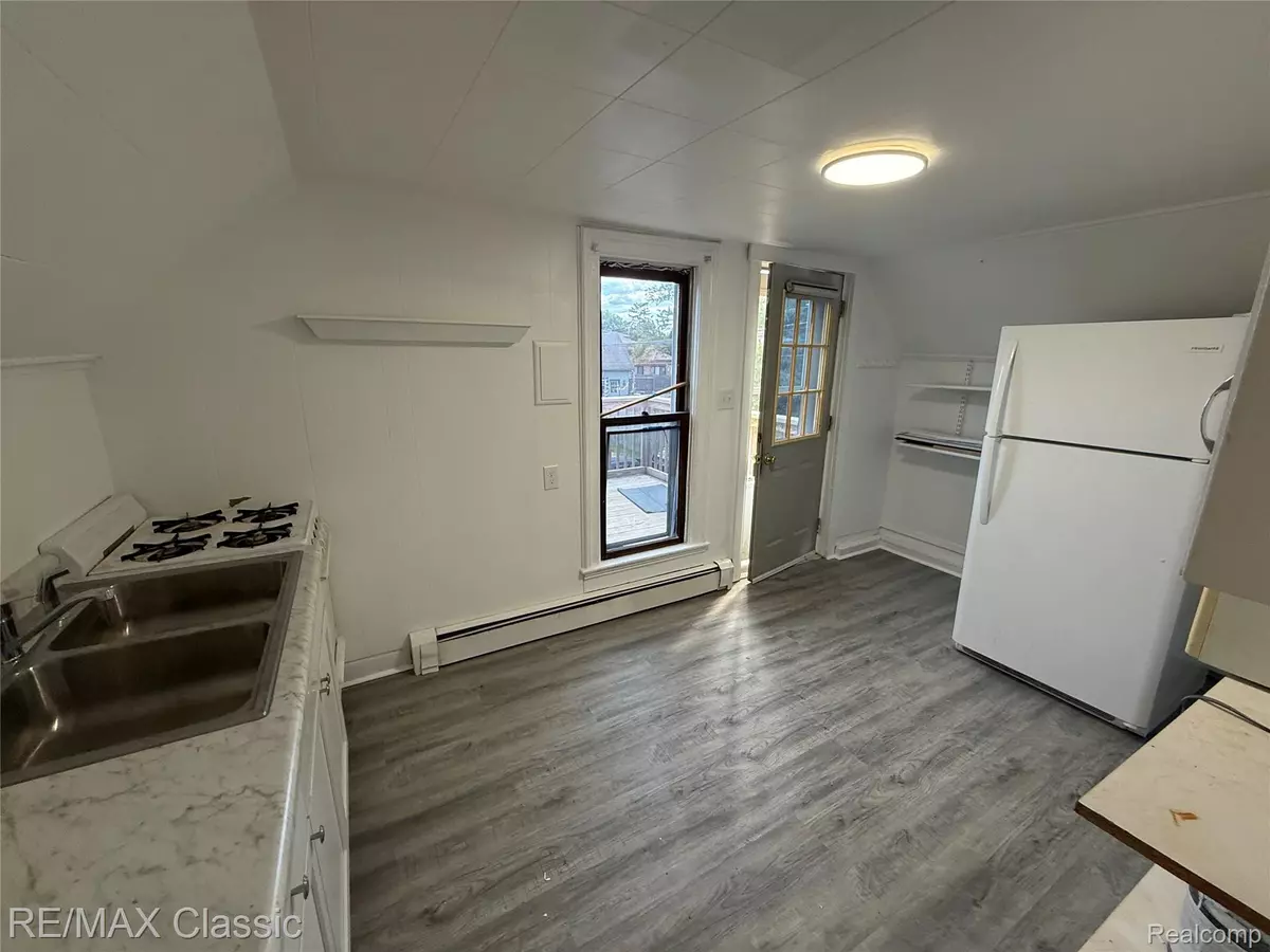 South Lyon, MI 48178,124 N Warren ST