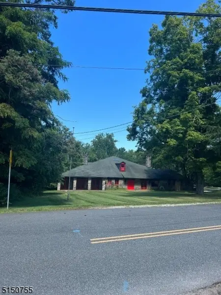 30 Gingerbread Castle Rd, Hamburg Boro, NJ 07419