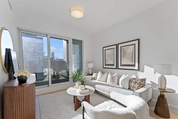 Toronto C02, ON M5R 0A9,128 Pears AVE #302