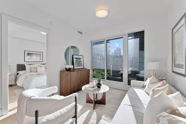 Toronto C02, ON M5R 0A9,128 Pears AVE #302