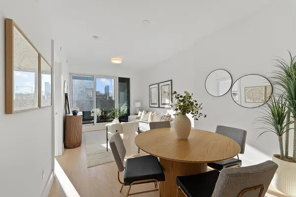 Toronto C02, ON M5R 0A9,128 Pears AVE #302