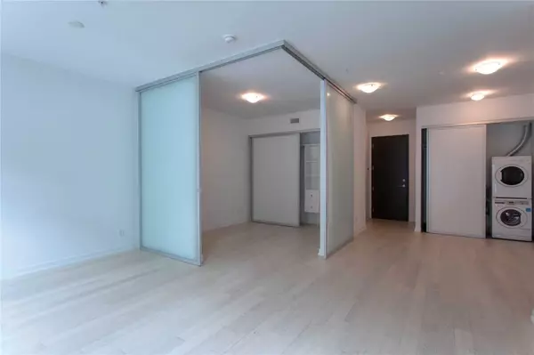 Toronto C02, ON M4V 2W7,377 Madison AVE #108