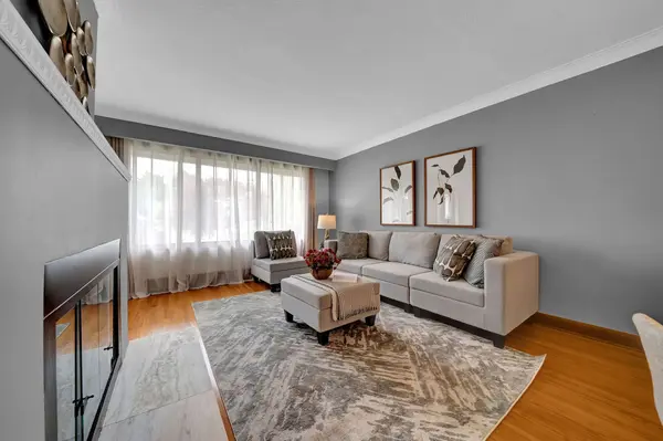 Whitby, ON L1N 1M7,607 Newman CRES