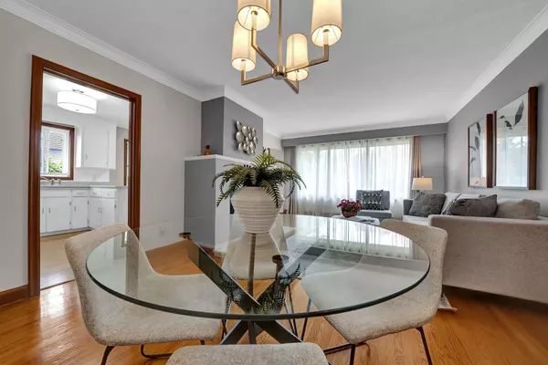 Whitby, ON L1N 1M7,607 Newman CRES