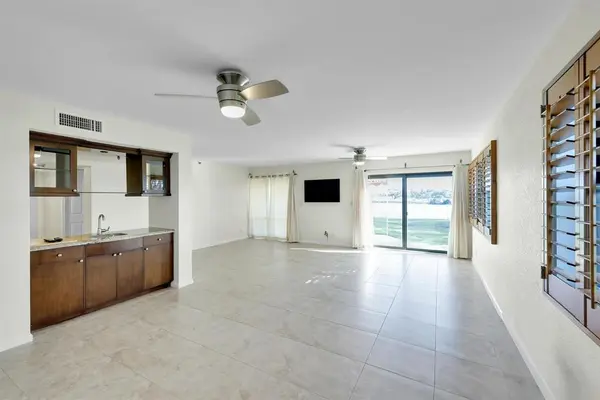 North Palm Beach, FL 33408,374 Golfview Rd #106