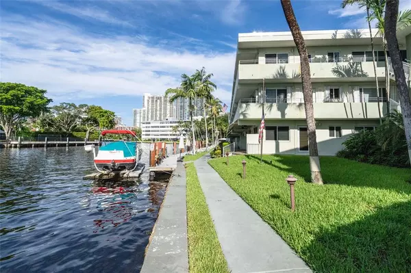 Fort Lauderdale, FL 33301,1000 SE 4th St #117 & 118