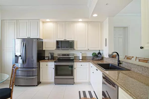 Hutchinson Island, FL 34949,19 Harbour Isle Dr W #306