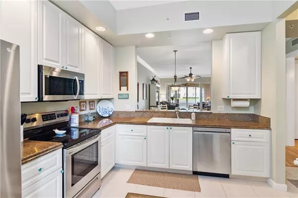 Hutchinson Island, FL 34949,19 Harbour Isle Drive W #106