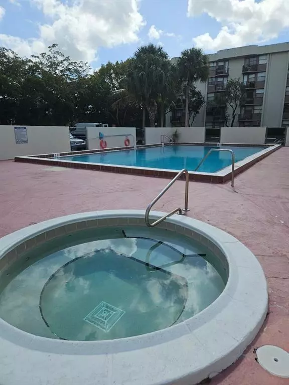 Coral Springs, FL 33065,2771 Riverside Dr #306