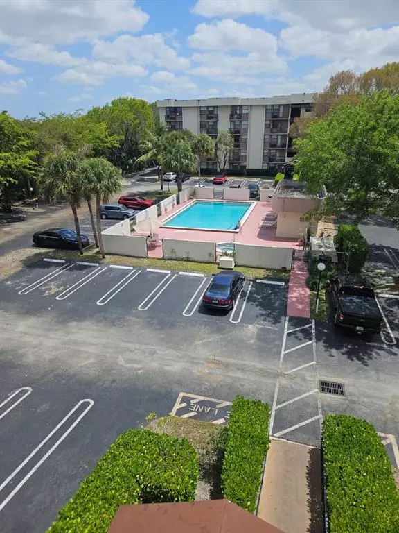 Coral Springs, FL 33065,2771 Riverside Dr #306