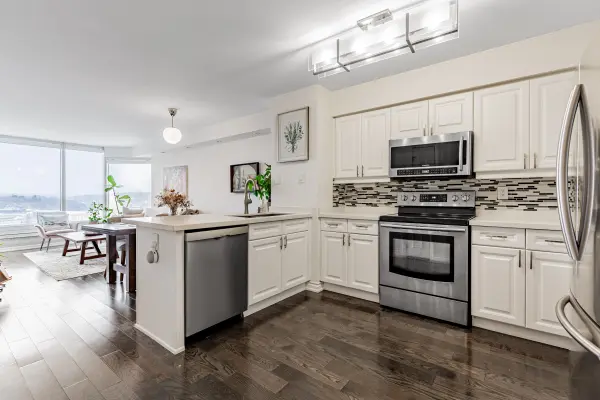 Toronto W06, ON M8V 3W9,1 Palace Pier CT #1112