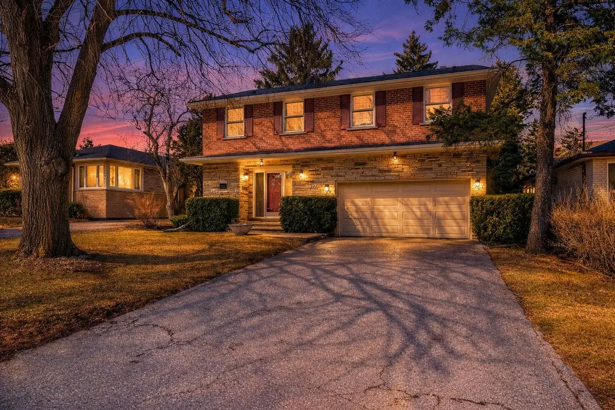 Toronto C14, ON M2N 4P8,12 Feldbar CT