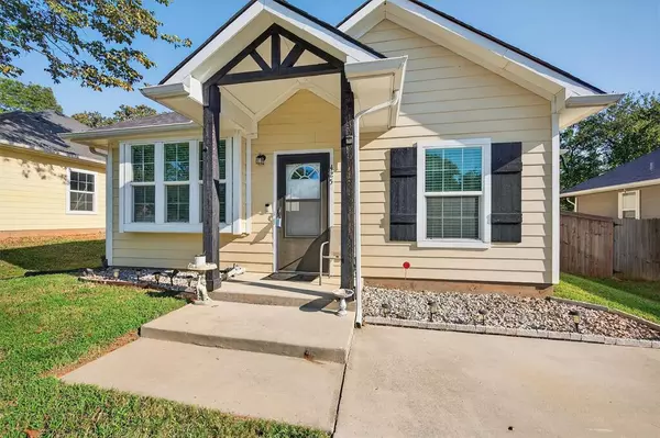 Denison, TX 75020,425 W Johnson