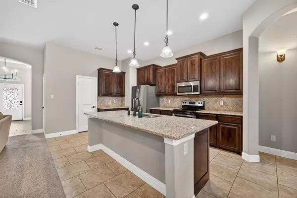 676 Fossil Wood Drive, Saginaw, TX 76179