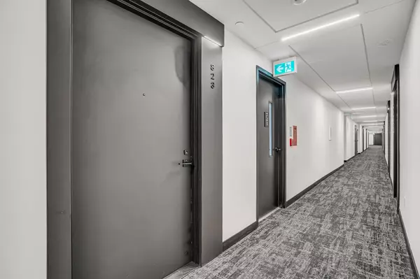 Toronto C08, ON M5A 1H5,28 Eastern AVE #823