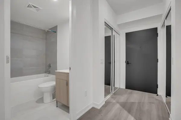 Toronto C08, ON M5A 1H5,28 Eastern AVE #823