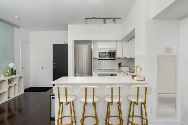 Toronto C08, ON M4Y 0A2,33 Charles ST E #3606