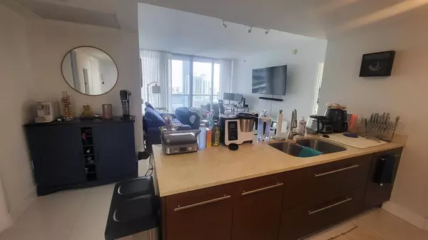 Miami, FL 33121,475 Brickell ave #4913