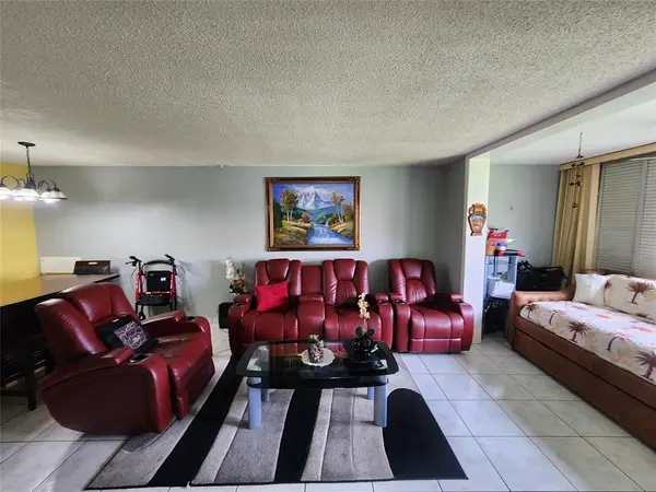 Sunrise, FL 33322,2750 Sunrise Lakes Dr #112
