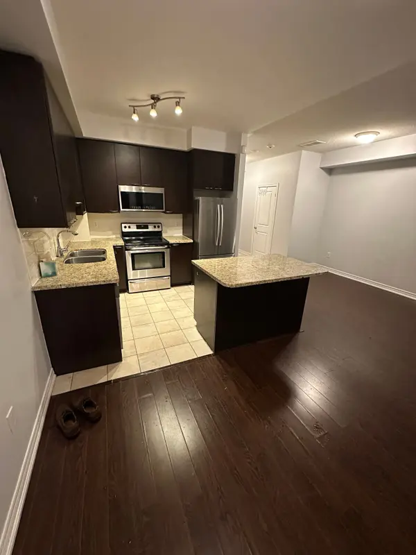 Mississauga, ON L5B 0C7,383 Prince Of Wales DR #121