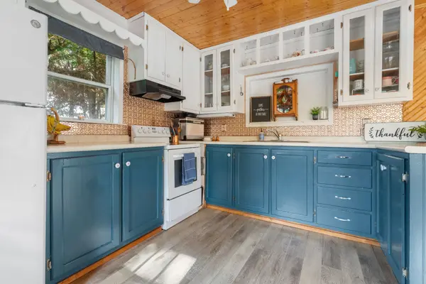 23 Pleasure ST, Kawartha Lakes, ON K0M 1G0