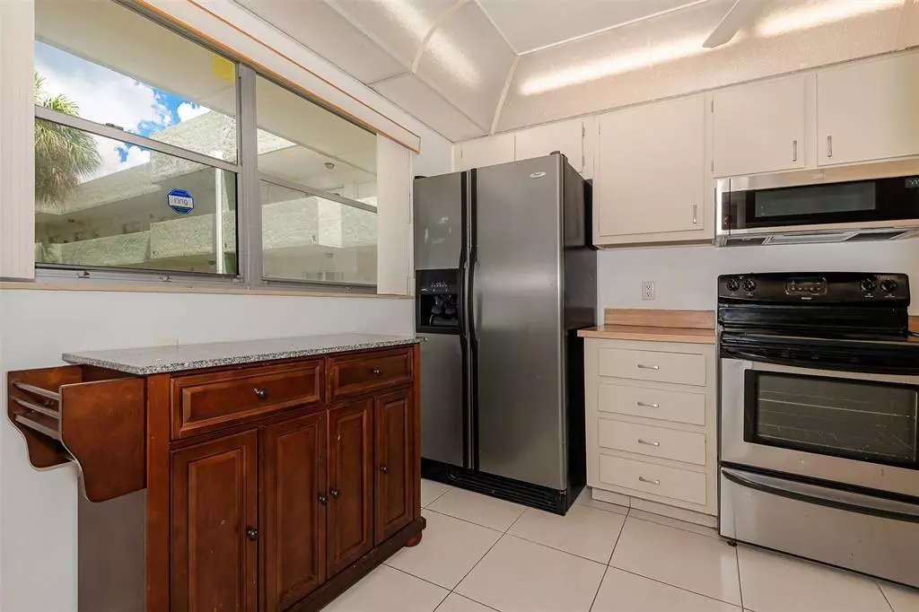 Tamarac, FL 33319,6075 N Sabal Palm Blvd #204