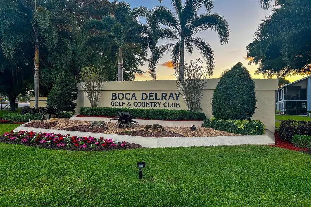 Delray Beach, FL 33484,5021 Oak Hill Lane #115