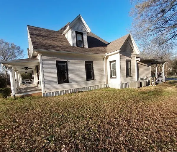 601 Holbrook Street, Mount Vernon, TX 75457