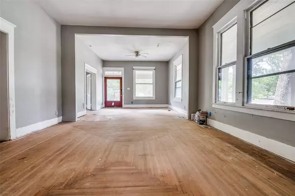 Ennis, TX 75119,408 W Decatur Street