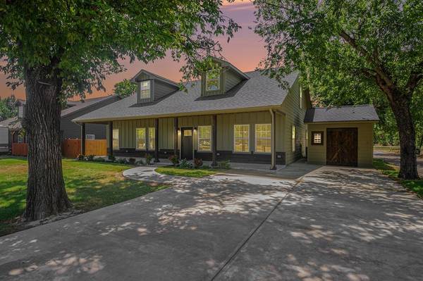 290 E Aurora Street, Rhome, TX 76078