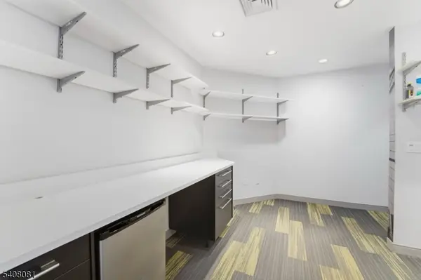 123 Columbia Tpke, Florham Park Boro, NJ 07932