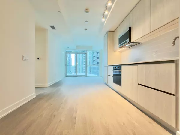 Toronto, ON M4P 1V7,110 Broadway AVE N #1102S