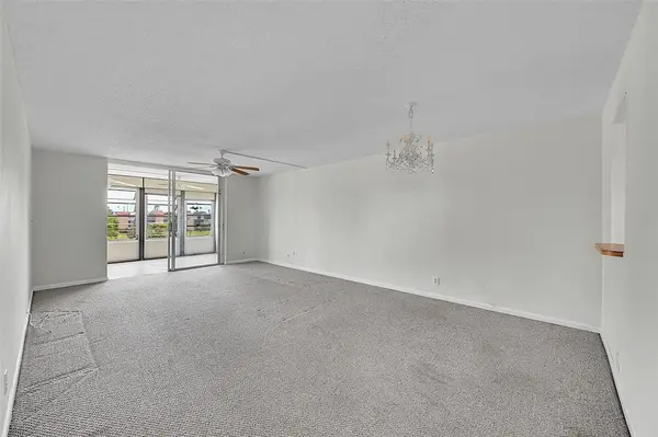 Margate, FL 33063,7210 Lake Circle Dr #401