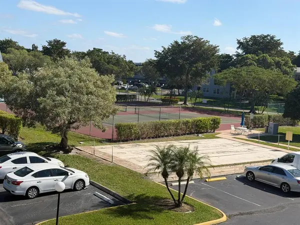 Tamarac, FL 33321,9301 N Lime Bay Blvd #102