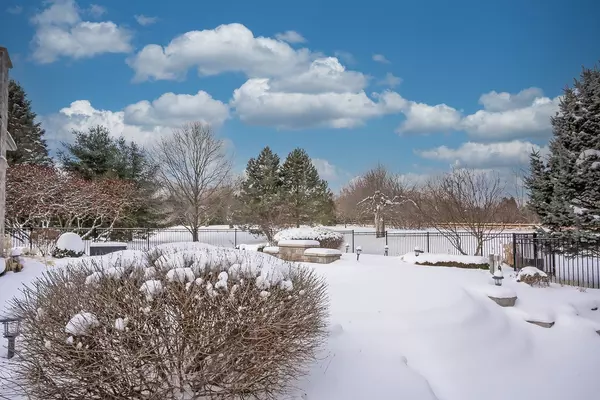 Burlington, ON L7P 0H7,2319 Kilbride ST