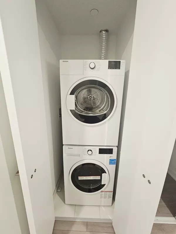 Mississauga, ON L5A 0B4,1 Fairview RD E #309