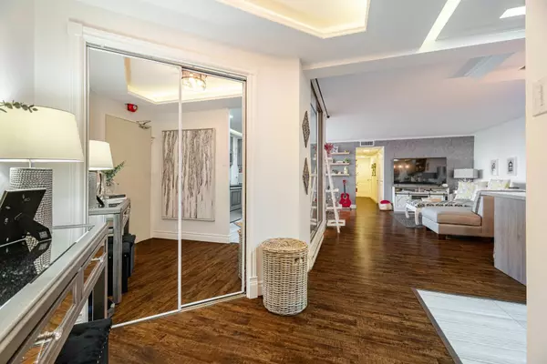 Mississauga, ON L5B 1R6,2323 Confederation Pkwy #1008