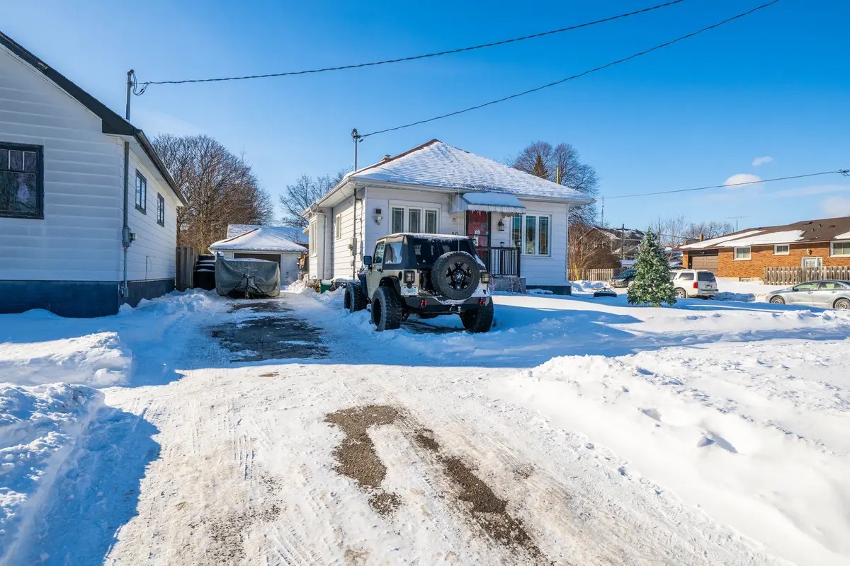 86 Gibbons ST, Oshawa, ON L1J 4X9