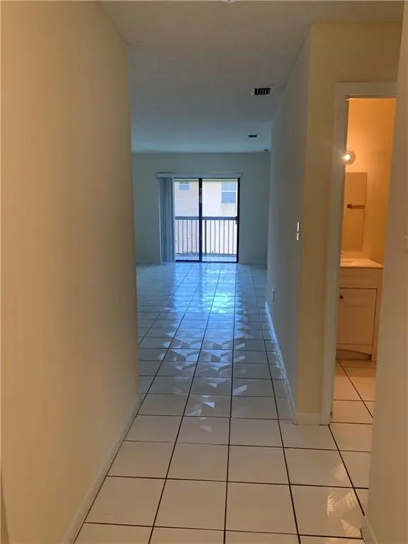 Tamarac, FL 33319,6001 Shakerwood Cir #208