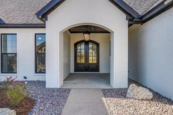 Benbrook, TX 76126,8118 Luanna Hills