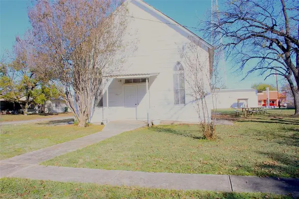 101 E Commerce, San Saba, TX 76877