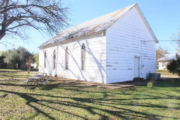 101 E Commerce, San Saba, TX 76877