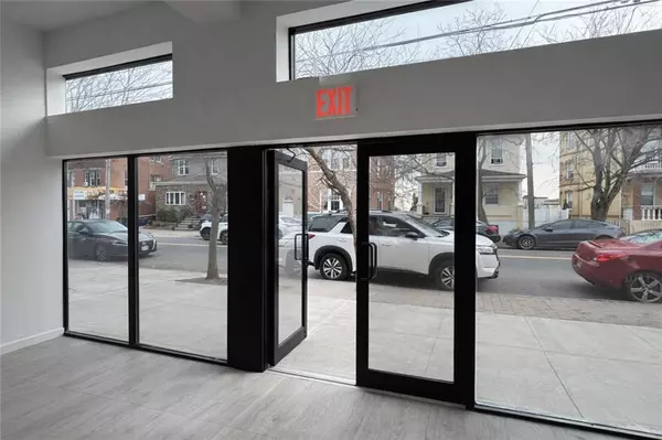 Staten Island, NY 10305,179 McClean AVE #1