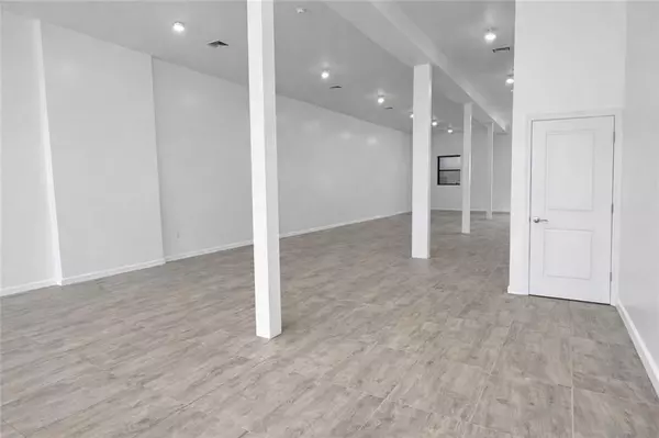 Staten Island, NY 10305,179 McClean AVE #1