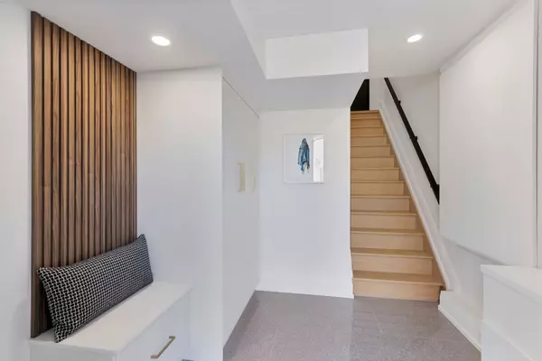 Toronto C01, ON M6H 2P2,189 CONCORD AVE #A