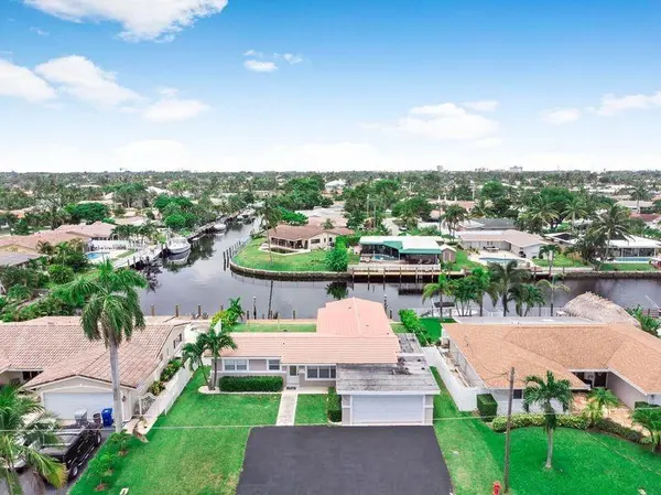 Pompano Beach, FL 33060,949 SE 10th Ct