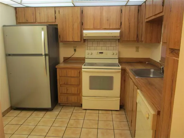 Tamarac, FL 33321,6751 N University Dr #323