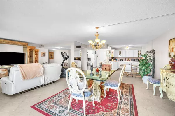 Miami, FL 33179,800 NE 195th St #601