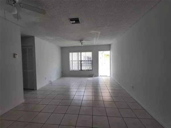 Coral Springs, FL 33065,11122 Royal Palm Blvd #5-10