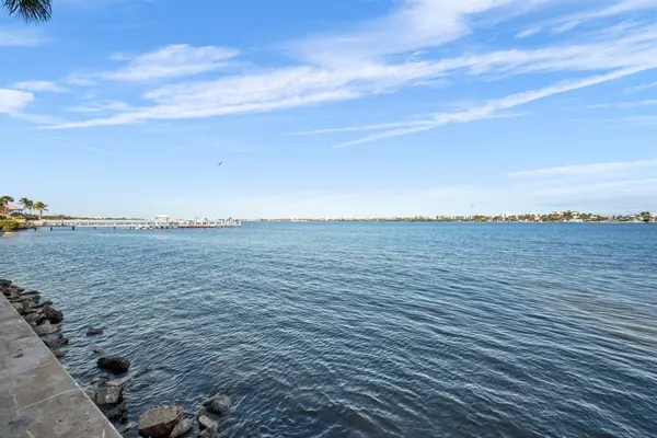 200 Waterway Dr S #301, Lantana, FL 33462